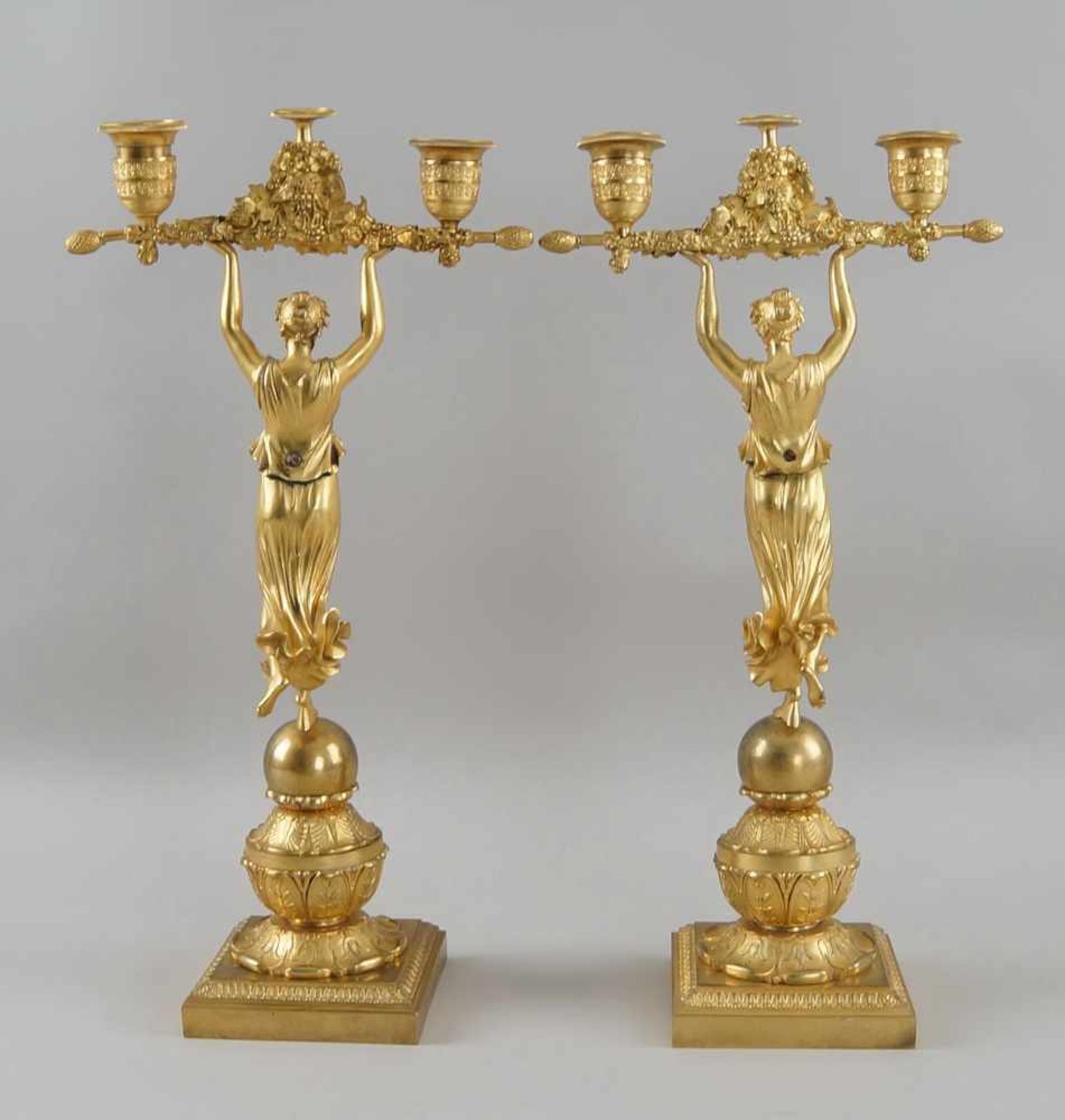 Paar filigrane Empire Tafelleuchter, getragen von der Siegesgöttin, Feuervergoldet, um1800, H je - Bild 10 aus 12