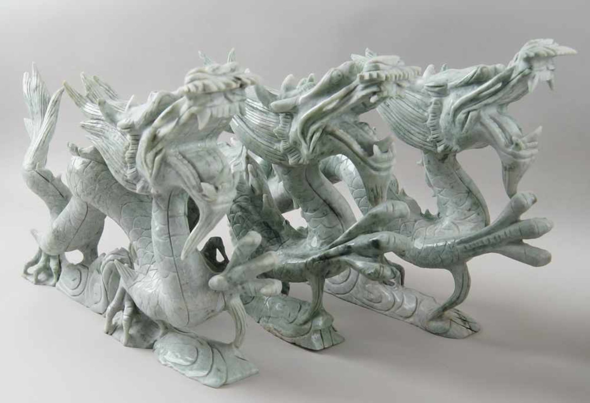 Konvolut Drachen, sechs Stück, Jade geschnitzt, ~ 40 cm - Bild 5 aus 10