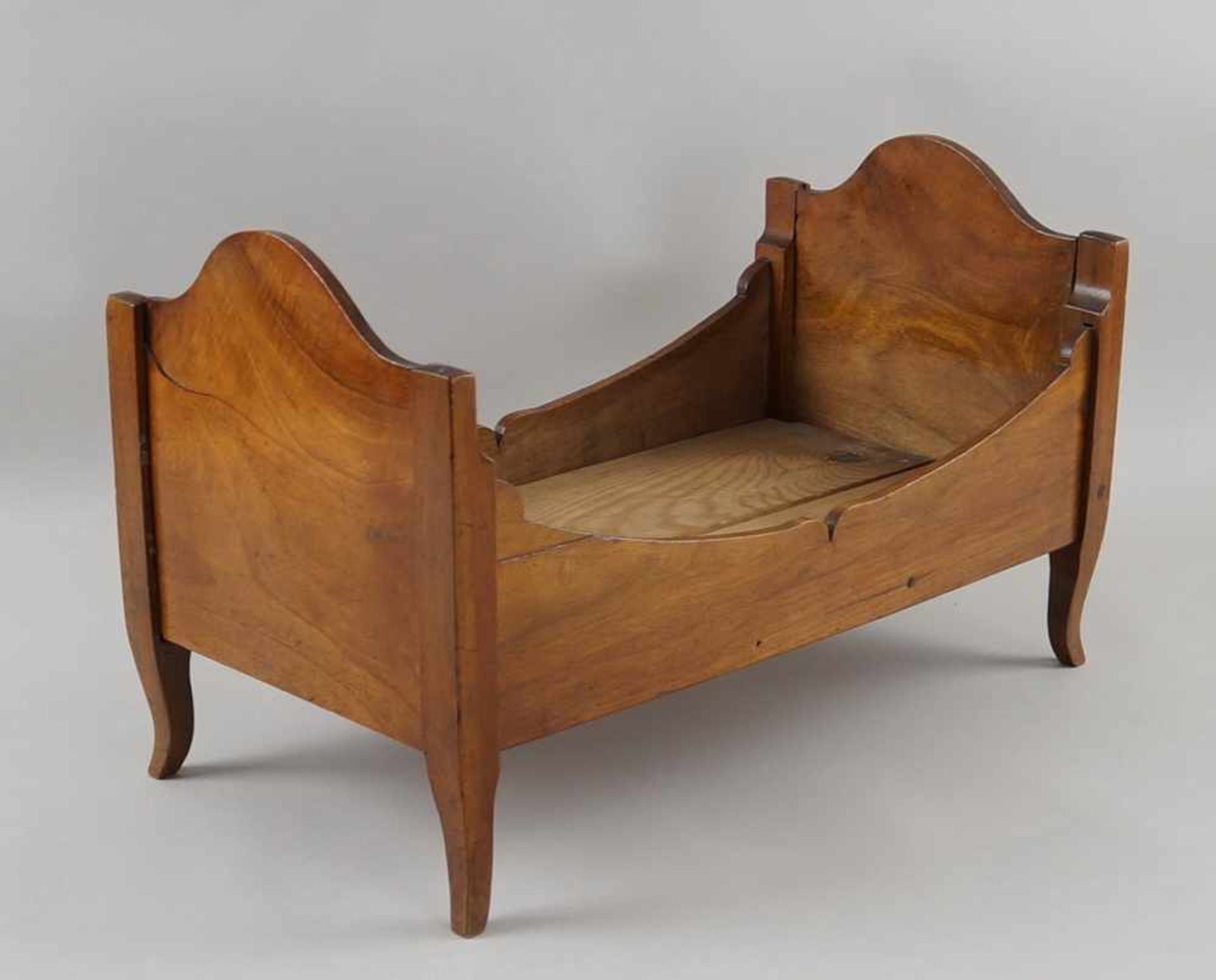 Biedermeier Puppenbett, Kirschbaum, 19. JH, 26,5x44x23cm