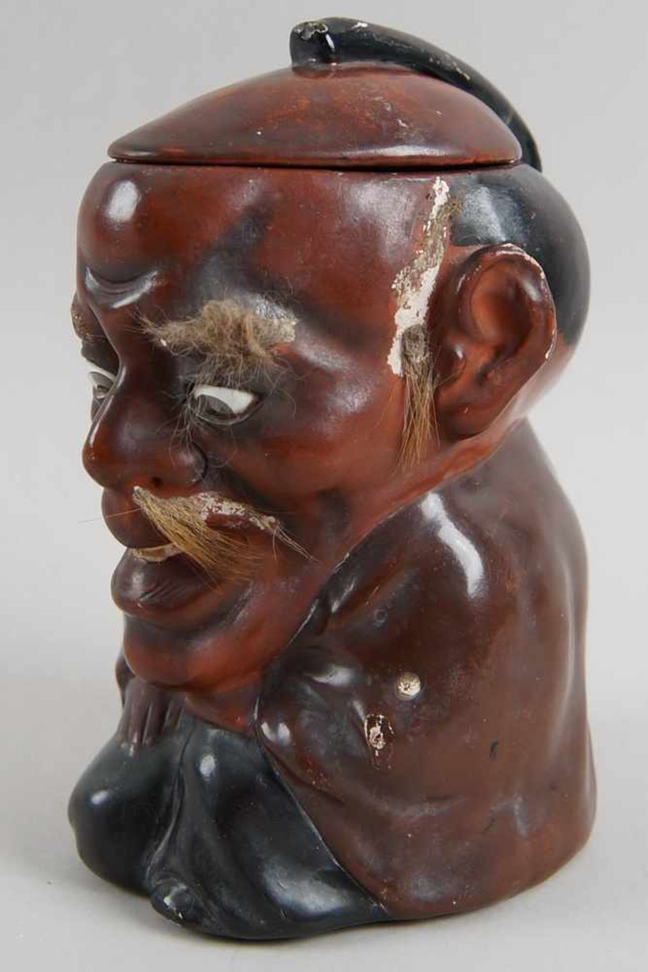 Tabakdose in Form eines asiatischen Mannes mit Echthaar, Glasaugen, wohl Balsaholz,gefasst, - Bild 2 aus 8
