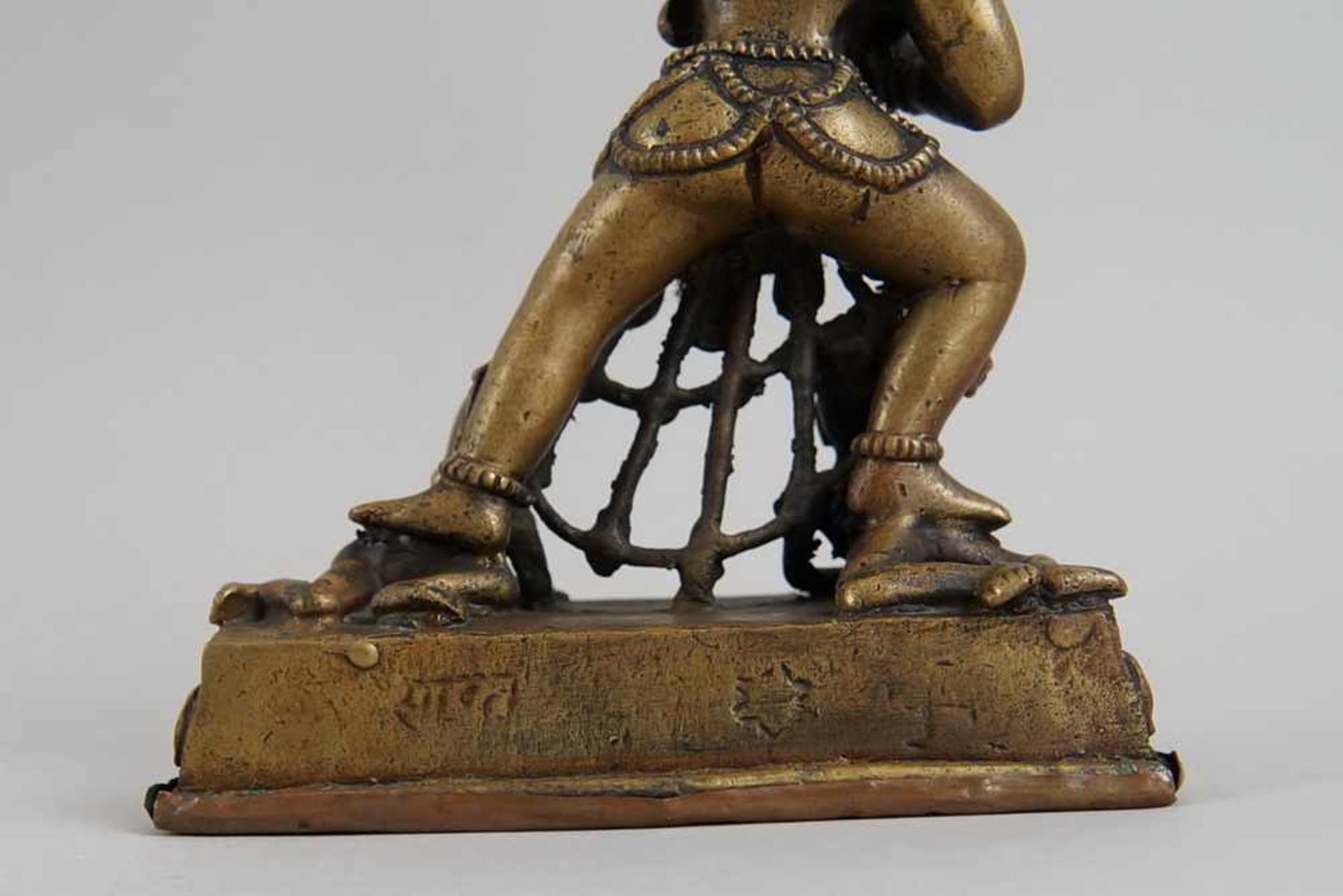 Kali, Shiva und Bhairava, Bronze/Kupfer, 18./19. JH, H 21 cm, signiert - Bild 7 aus 11