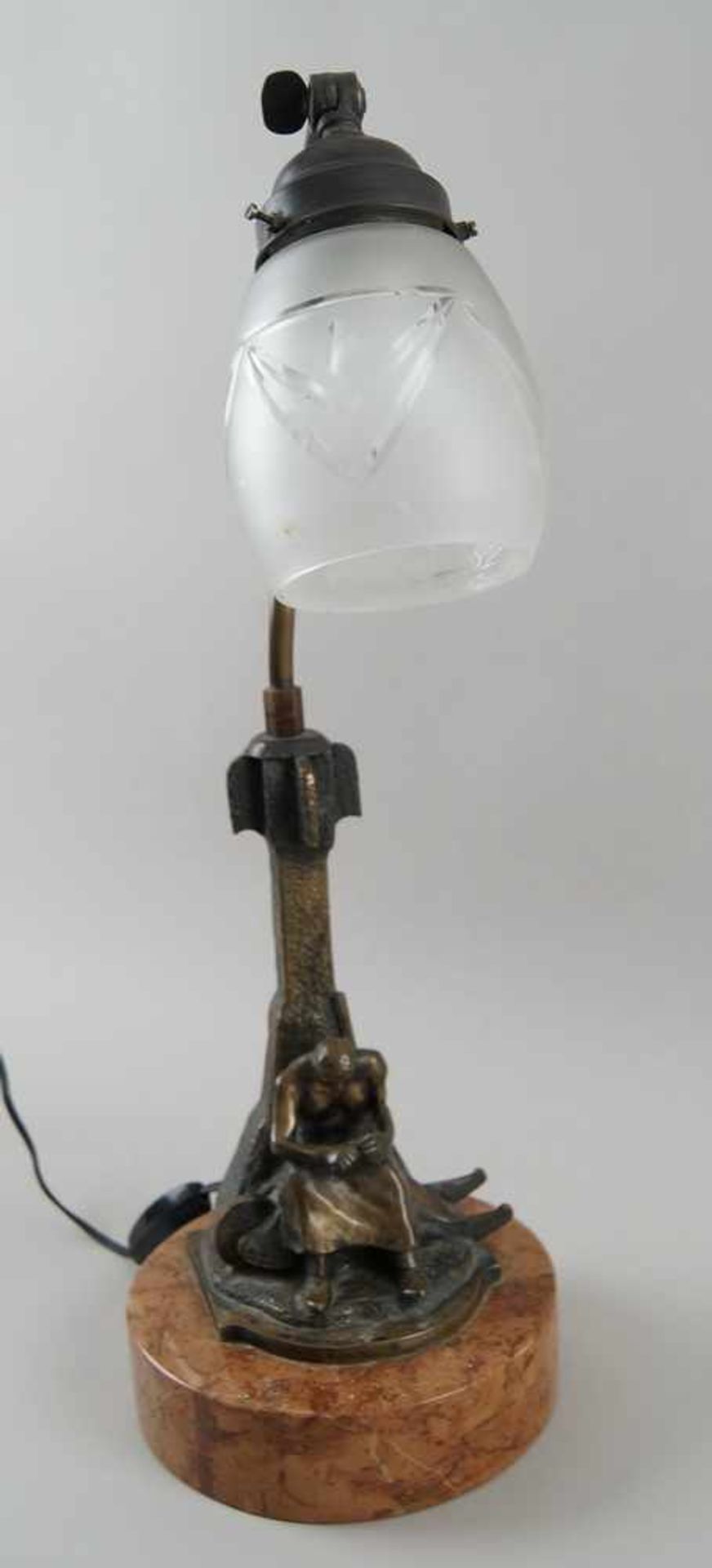 Feine Jugendstil Tischlampe mit Glasschirm, auf Marmorsockel mit Bronzeskulptur, H 55 cm- - -24.00 % - Bild 2 aus 5