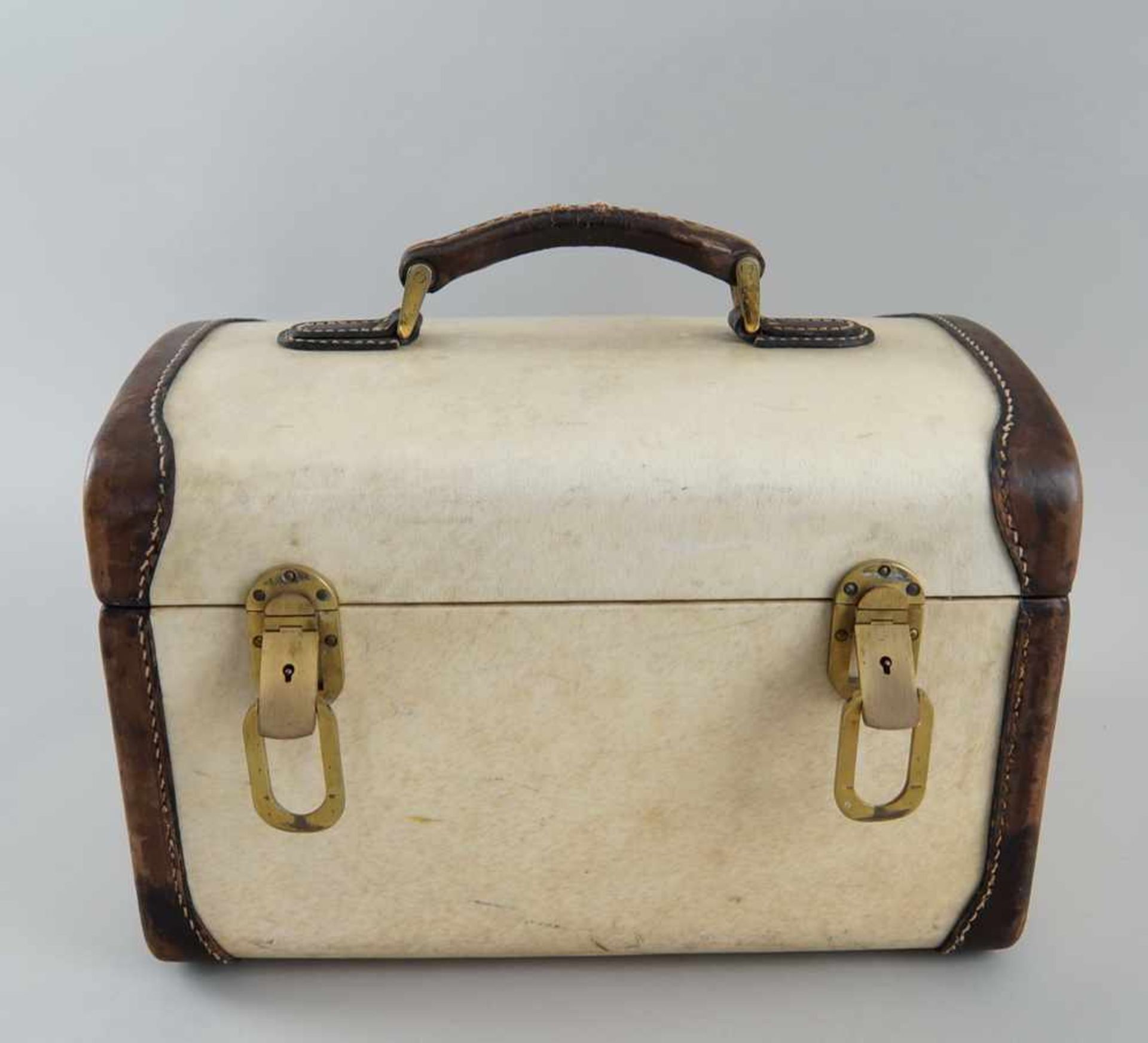 Feiner Koffer mit Beschlägen, Pergament, bezeichnet Franzi Italien, 22x32x22 cm- - -24.00 % buyer' - Bild 4 aus 8