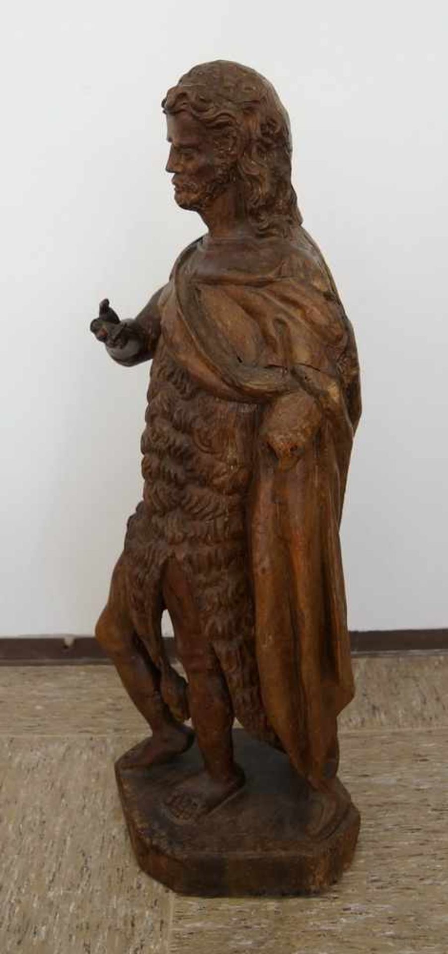 Grosse, in Holz geschnitzte Skulptur des heiligen Johannes, H 105cm- - -24.00 % buyer's premium on - Bild 4 aus 11