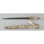 Schwert mit fein geschnitzter Scheide und Griff aus Elfenbein, Klinge aus Eisen, 19. JH,mit Zettel
