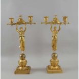 Paar filigrane Empire Tafelleuchter, getragen von der Siegesgöttin, Feuervergoldet, um1800, H je