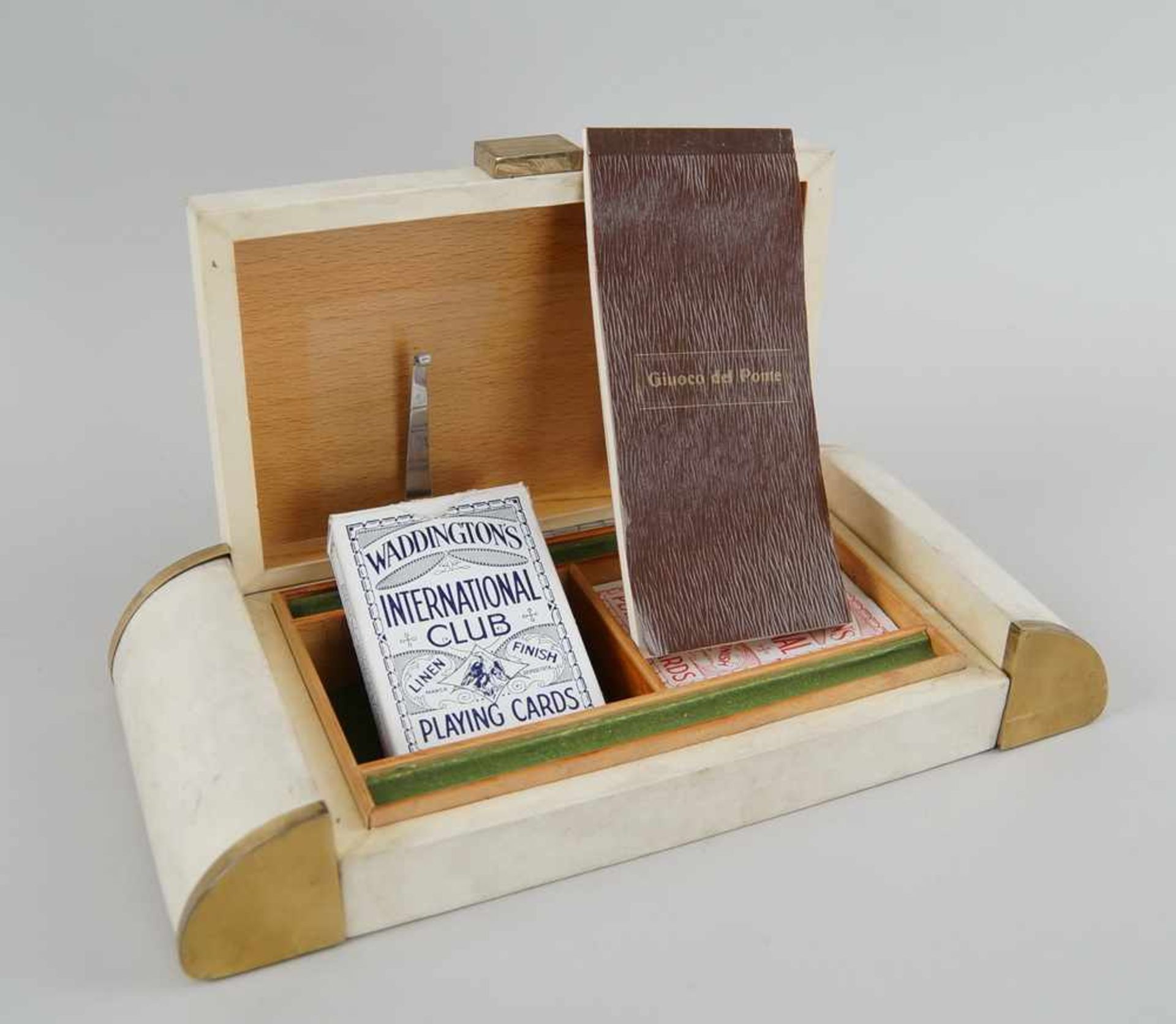 Art Deco Spielschatulle, Messing/Pergament, mit Spielkarten, 5x30x14cm- - -24.00 % buyer's premium - Bild 3 aus 4
