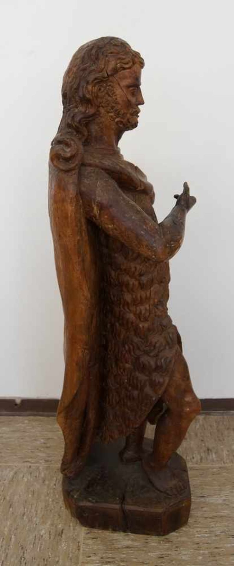 Grosse, in Holz geschnitzte Skulptur des heiligen Johannes, H 105cm- - -24.00 % buyer's premium on - Bild 8 aus 11