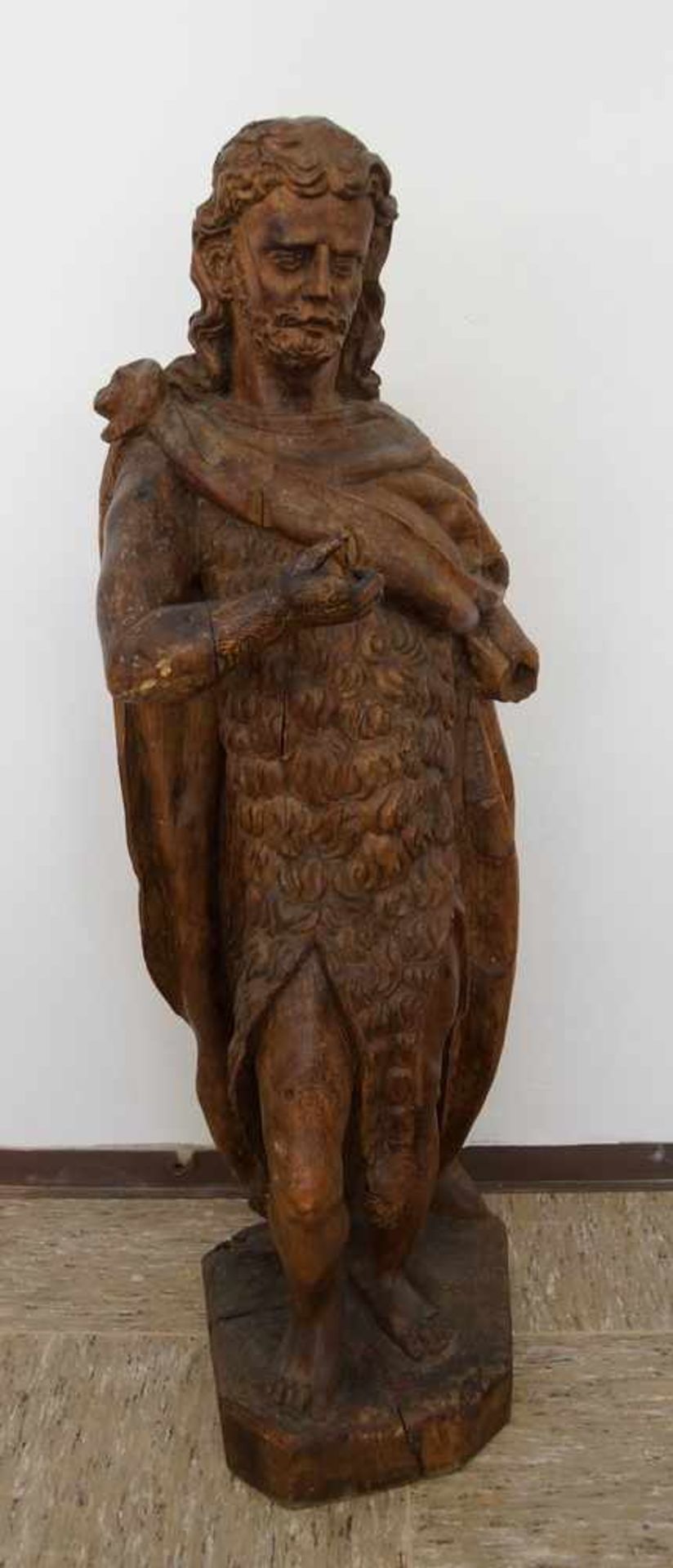 Grosse, in Holz geschnitzte Skulptur des heiligen Johannes, H 105cm- - -24.00 % buyer's premium on