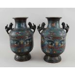 Paar Prunkvolle asiatische Cloisonne Vasen mit Henkel, H 37 cm- - -24.00 % buyer's premium on the