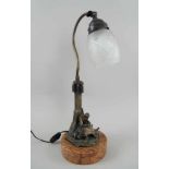 Feine Jugendstil Tischlampe mit Glasschirm, auf Marmorsockel mit Bronzeskulptur, H 55 cm- - -24.00 %