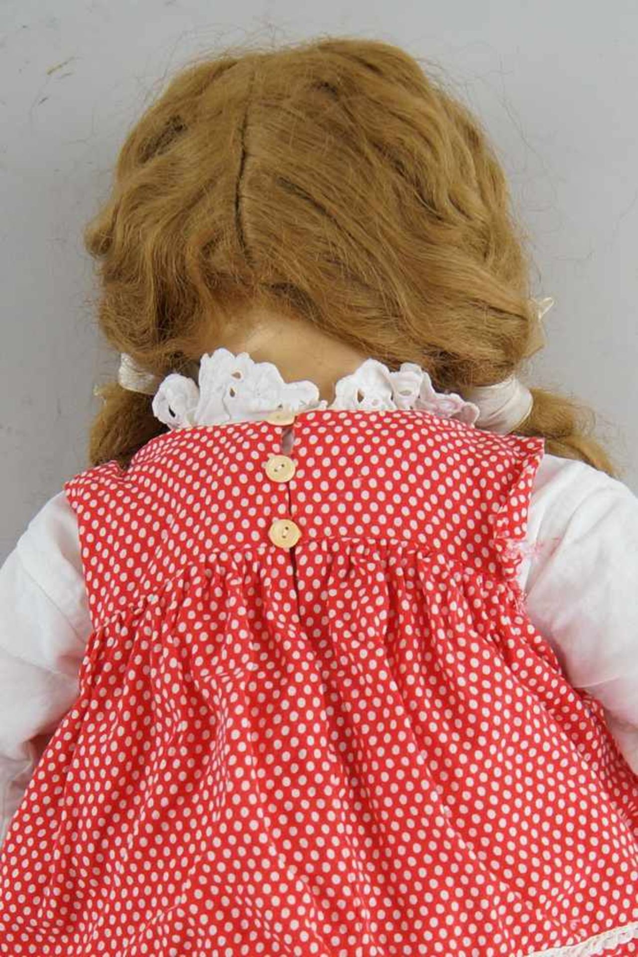 Puppe, wohl K&R, Massekopf, rot gepunktetes Kleid, um 1930, bespielt, 54 cm- - -24.00 % buyer's - Bild 5 aus 5