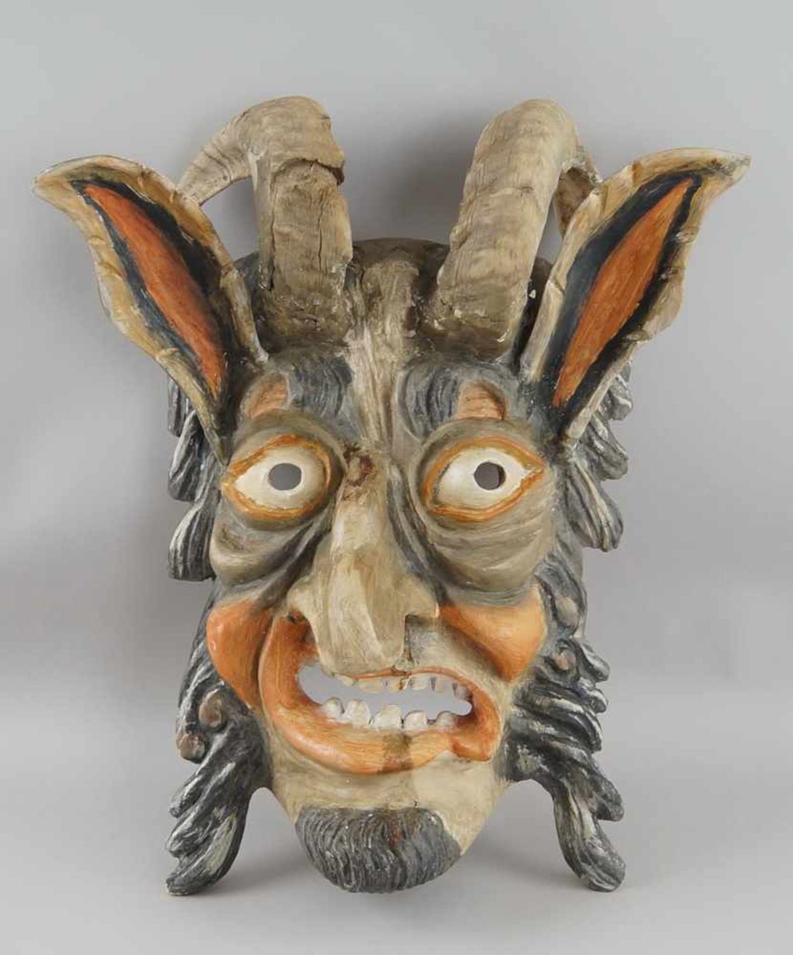 Grimmige Perchtenmaske, Holz geschnitzt und gefasst, mit Tierhörnern, 47x39cm- - -24.00 % buyer's - Bild 2 aus 4