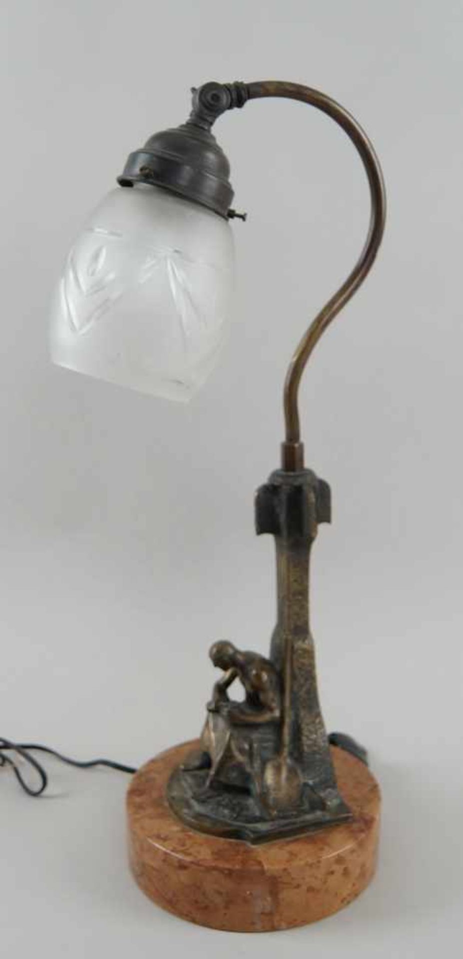 Feine Jugendstil Tischlampe mit Glasschirm, auf Marmorsockel mit Bronzeskulptur, H 55 cm- - -24.00 % - Bild 4 aus 5