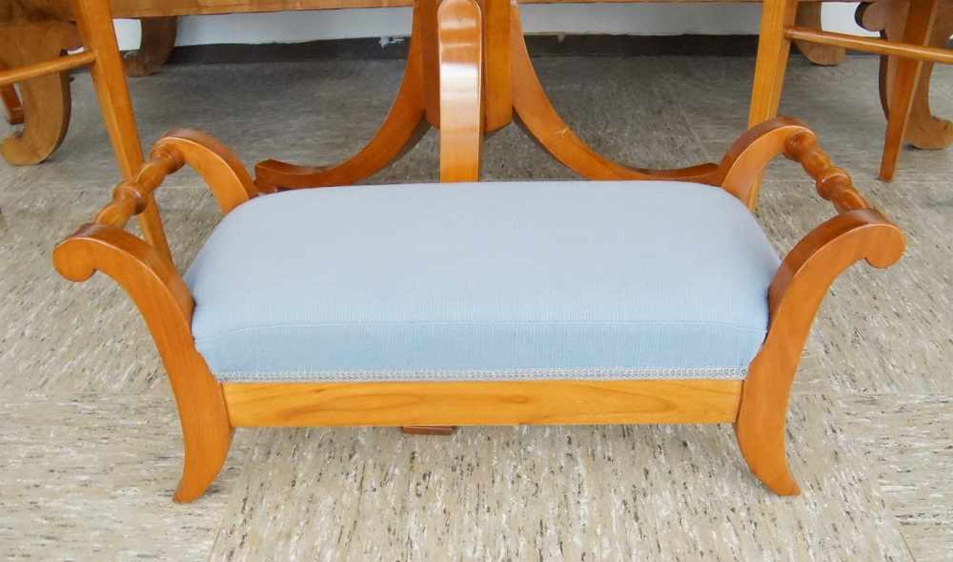 Komplettes Biedermeier Ensemble - 6-teilig, mit Bank/Sofa 97x180x64xSH48 cm, kleinerTisch, H 65 x - Bild 10 aus 12