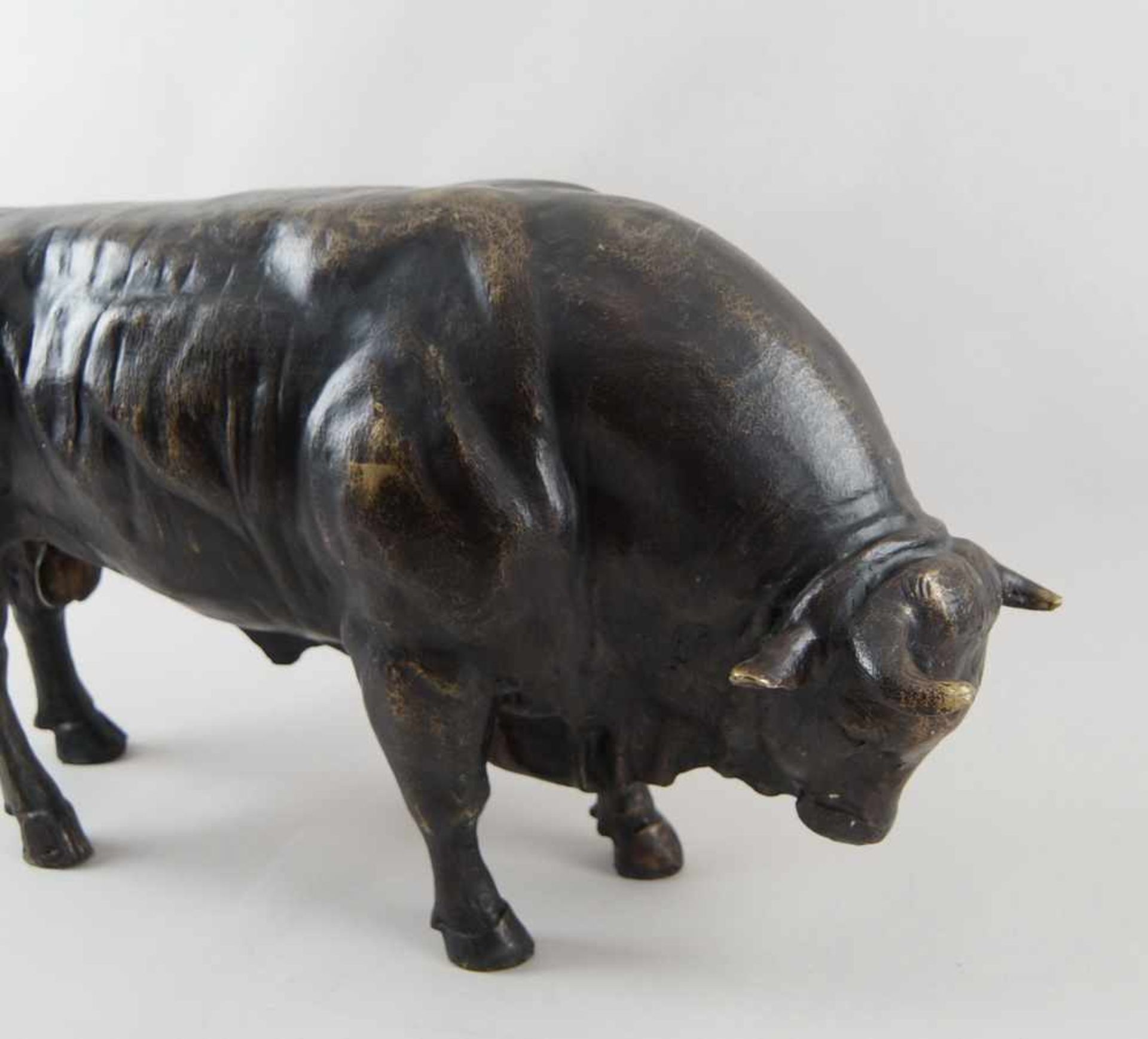 Zuchtbulle / muskulöser Stier, Bronze, unbekannter Bildhauer, 19. JH, 40x69x22cm- - -24.00 % buyer's - Bild 2 aus 19