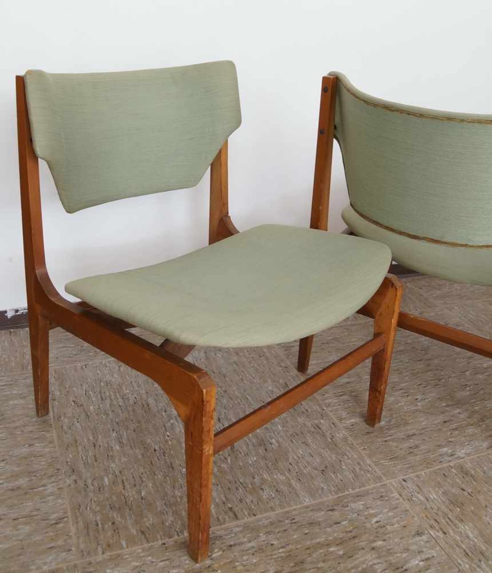 Zwei Stühle und ein Hocker, grüner Bezug, Gio Ponti zugesch. Italien, besch.,74x54x54xSH40 cm, - Bild 5 aus 6