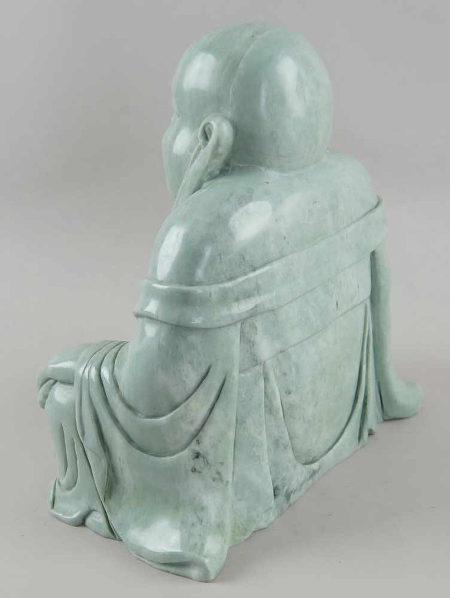 Sitzender Buddha aus Jaspis, H 30 cm- - -24.00 % buyer's premium on the hammer price19.00 % VAT on - Bild 5 aus 5