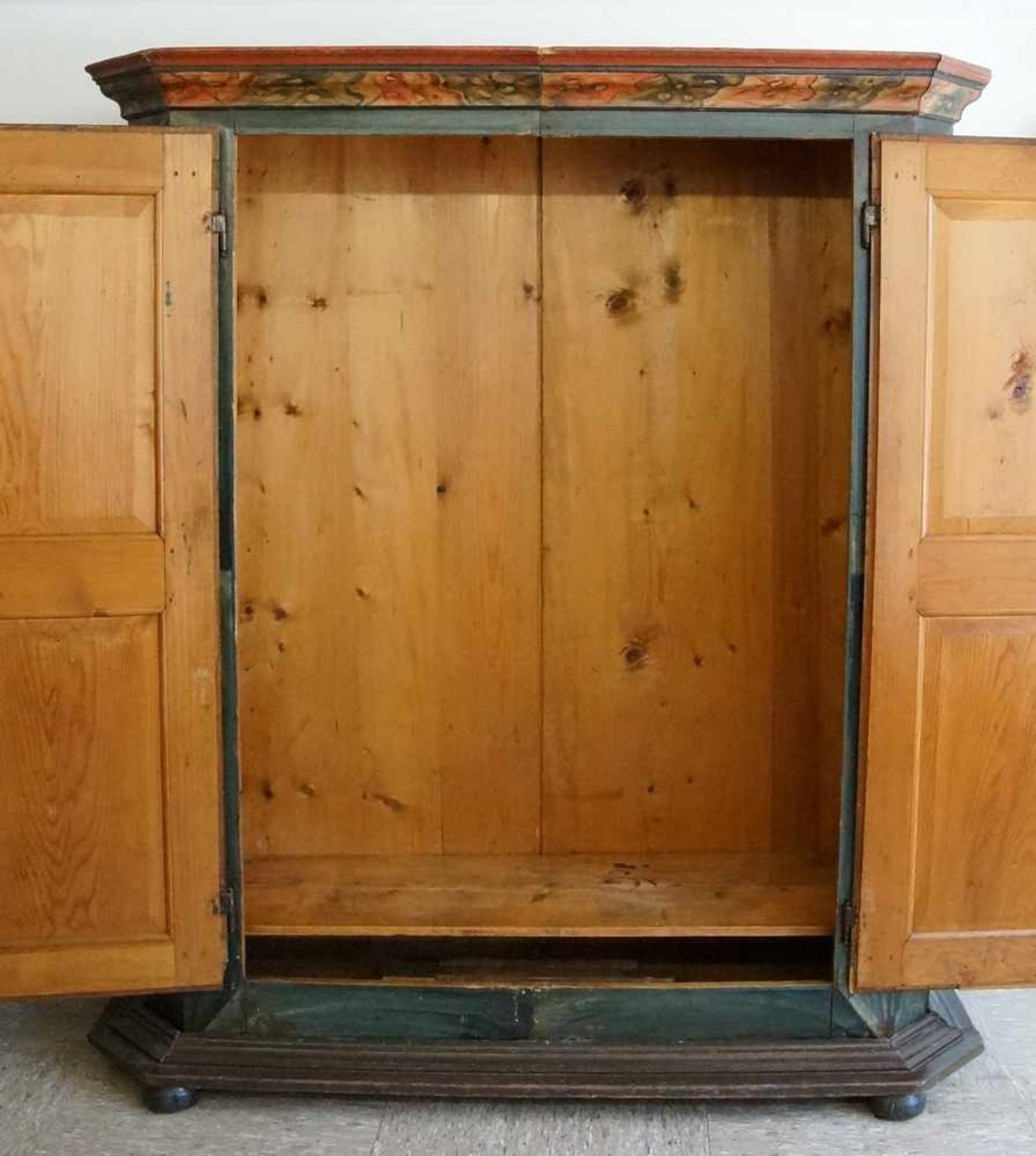 Herrschaftlich bemalter Schrank, zweitürig, um 1800, zerlegbar, 194x169x56cm- - -24.00 % buyer's - Bild 11 aus 12