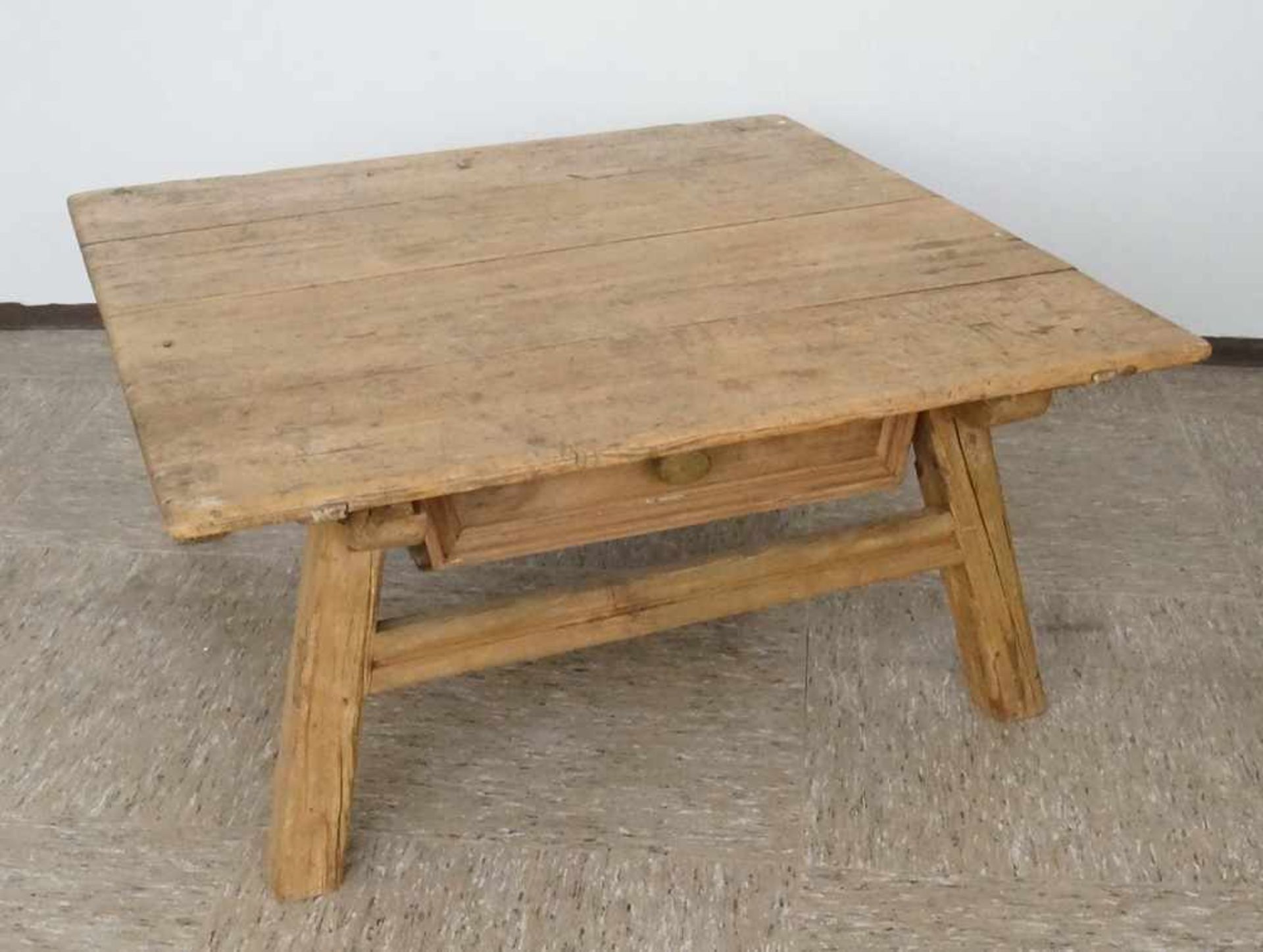 Niedriger Jogltisch / Rhöntisch, mit einem Schub, ideal für Sofa/Couch, 50x107x105cm- - -24.00 % - Bild 4 aus 5