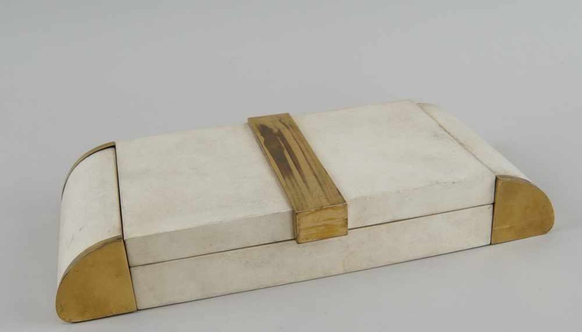 Art Deco Spielschatulle, Messing/Pergament, mit Spielkarten, 5x30x14cm- - -24.00 % buyer's premium - Bild 2 aus 4