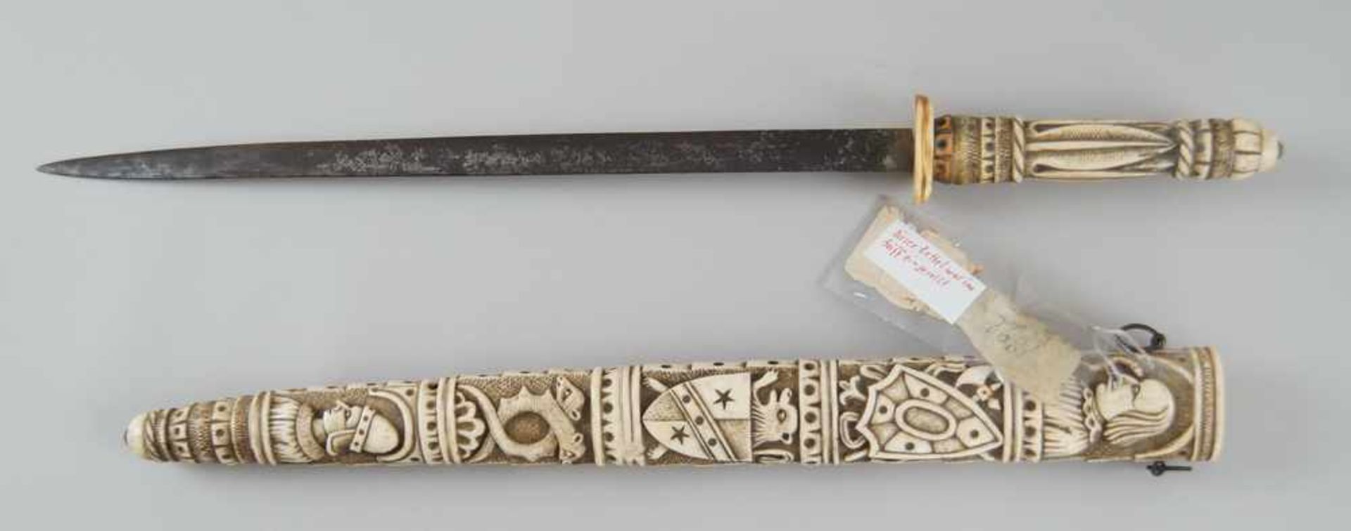 Schwert mit fein geschnitzter Scheide und Griff aus Elfenbein, Klinge aus Eisen, 19. JH,mit Zettel