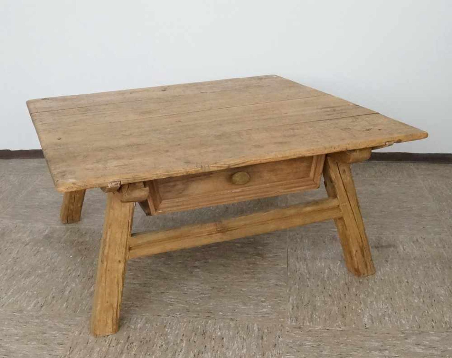 Niedriger Jogltisch / Rhöntisch, mit einem Schub, ideal für Sofa/Couch, 50x107x105cm- - -24.00 % - Bild 2 aus 5