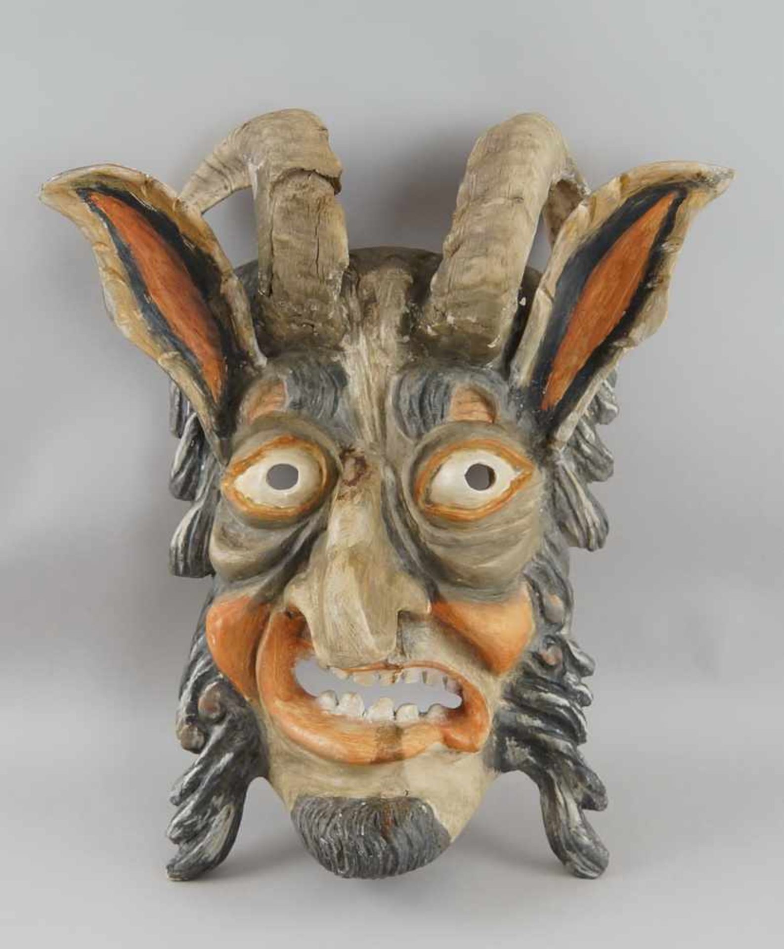 Grimmige Perchtenmaske, Holz geschnitzt und gefasst, mit Tierhörnern, 47x39cm- - -24.00 % buyer's