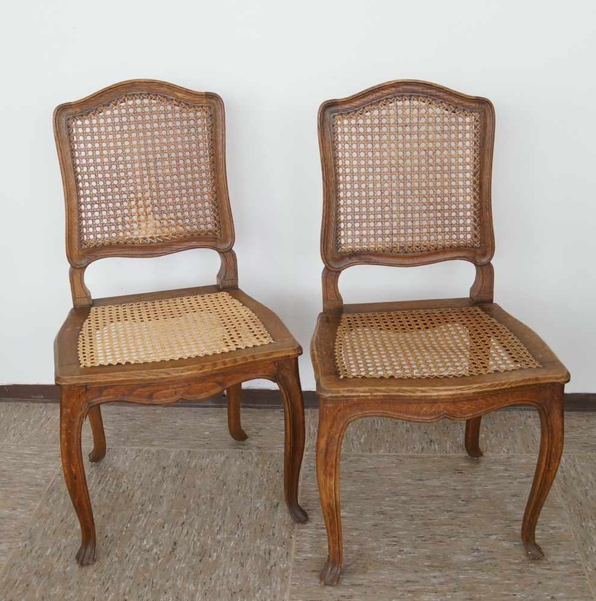 Zwei Spätbarock Stühle mit intaktem Geflecht, 19. JH, rest.-bed., 92x48x42xSH 43 cm- - -24.00 %