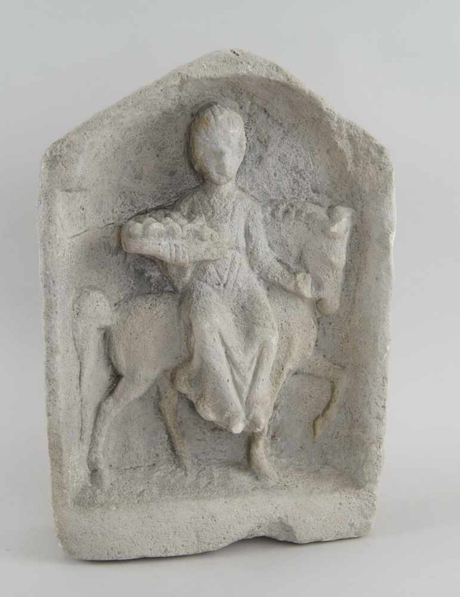 Steinrelief, Frau mit Obstkorb auf einem Pferd, 43x27x7cm- - -24.00 % buyer's premium on the - Bild 2 aus 5