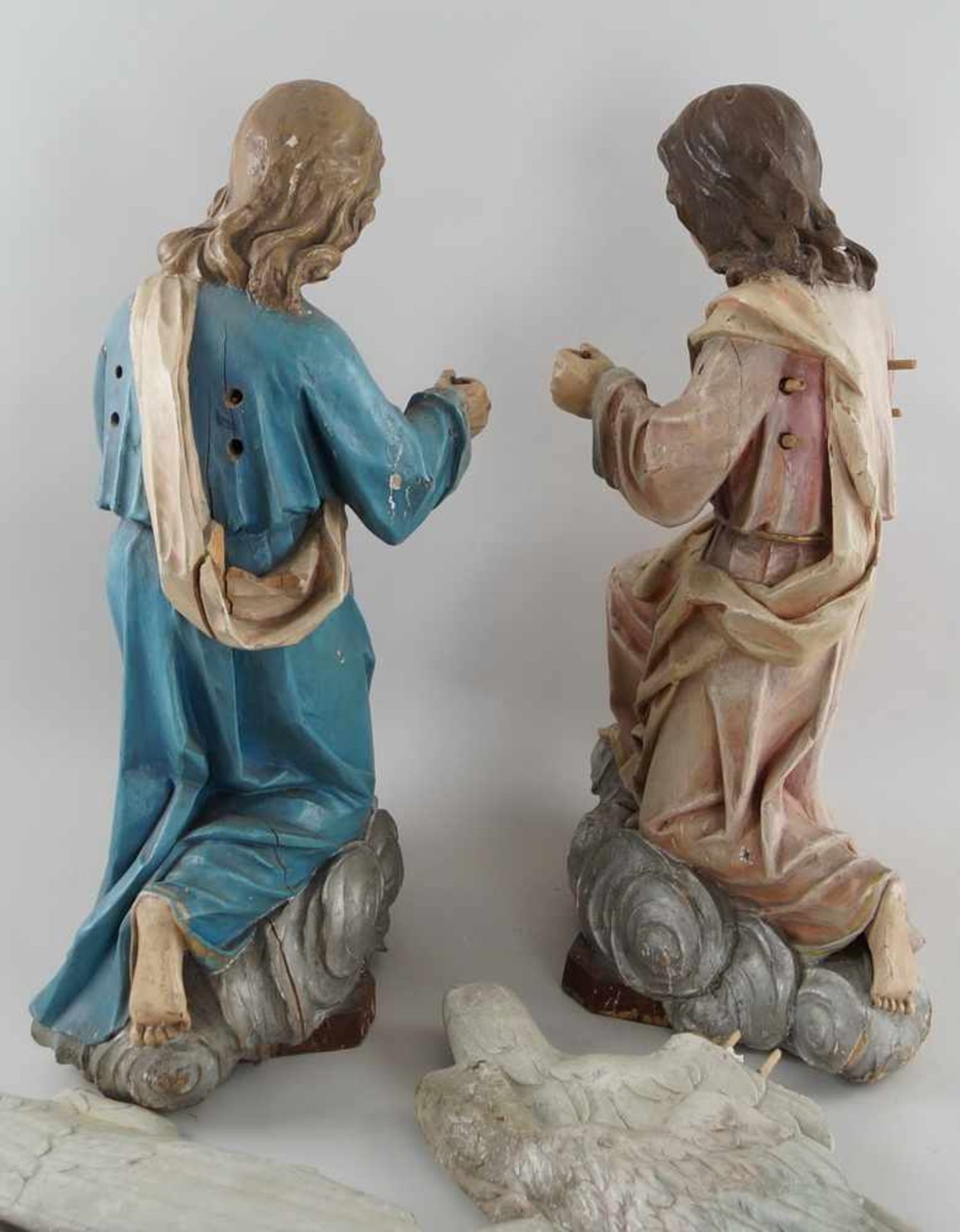 Zwei kniende Engel mit Flügel, 18. JH, Holz geschnitzt und gefasst, rest.-bed., H je 73cm- - -24. - Bild 15 aus 15