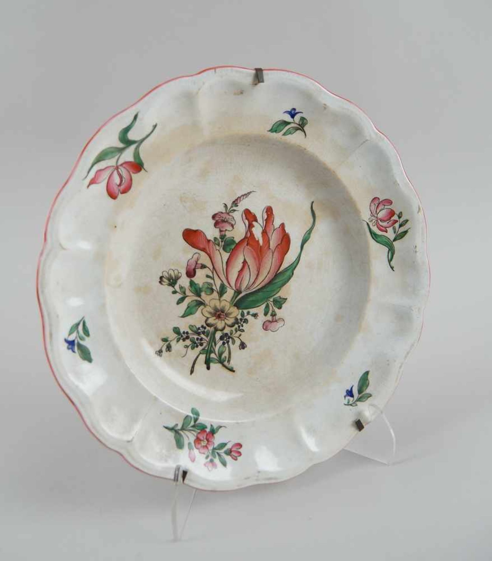 Keramikteller, floral bemalt, Altersspuren, verso gemarktet, Durchmesser 24cm- - -24.00 % buyer's