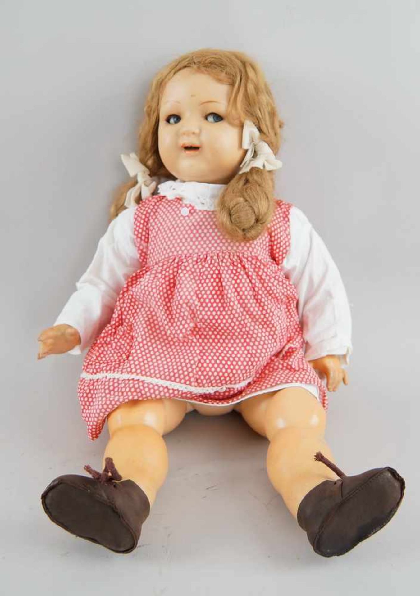 Puppe, wohl K&R, Massekopf, rot gepunktetes Kleid, um 1930, bespielt, 54 cm- - -24.00 % buyer's - Bild 2 aus 5