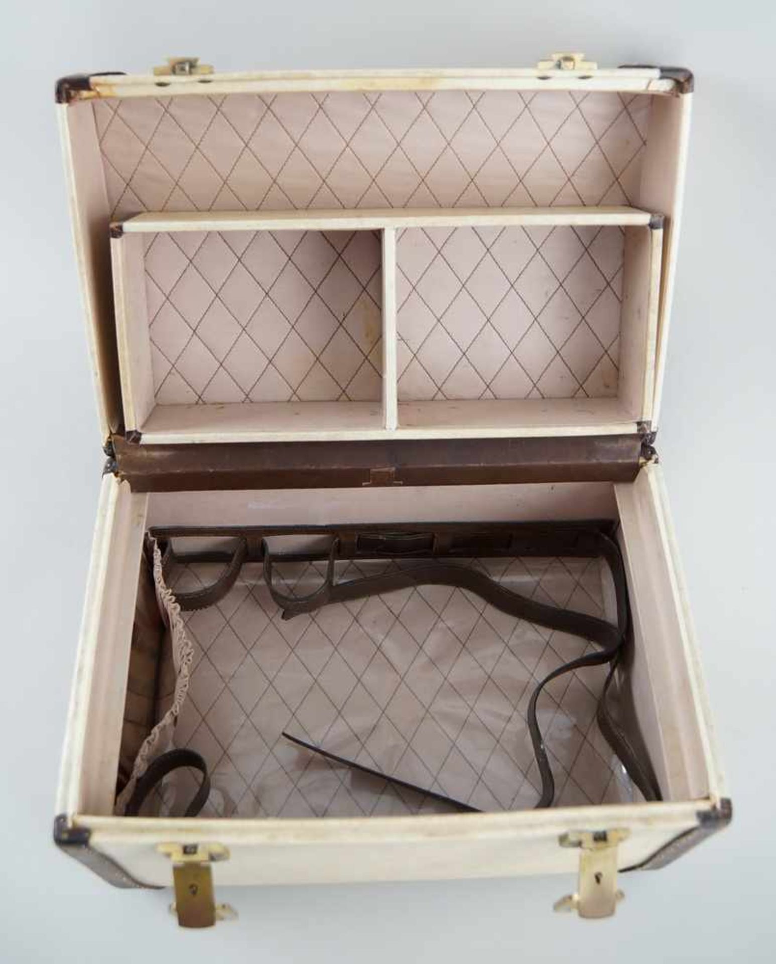 Feiner Koffer mit Beschlägen, Pergament, bezeichnet Franzi Italien, 22x32x22 cm- - -24.00 % buyer' - Bild 6 aus 8