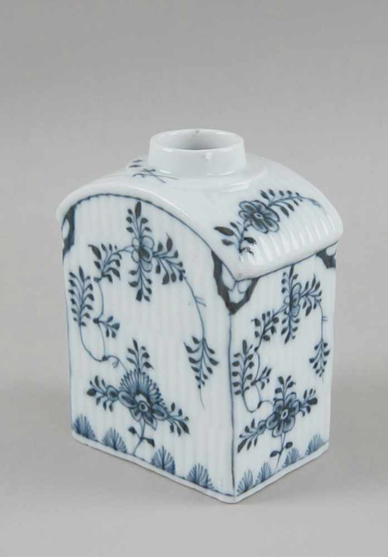 Rauenstein Teedose, gemarktet, blaues Blumenmuster unter Glasur, 18. JH, ohne Korken, H 10cm- - -