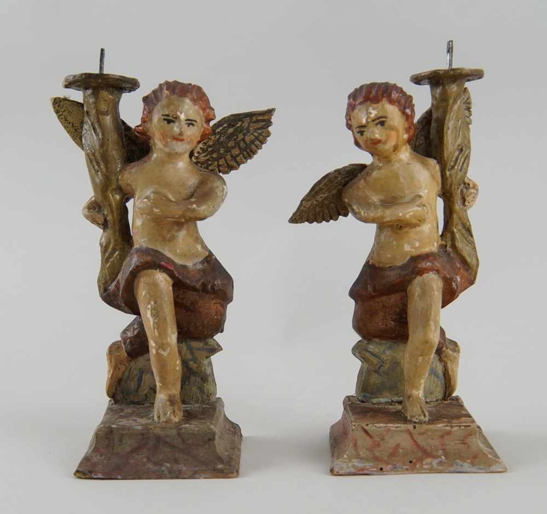 Zwei Grödener Engel mit Kerzenhalter, Holz geschnitzt und gefasst, 19. JH, H 16 cm- - -24.00 % - Bild 2 aus 7