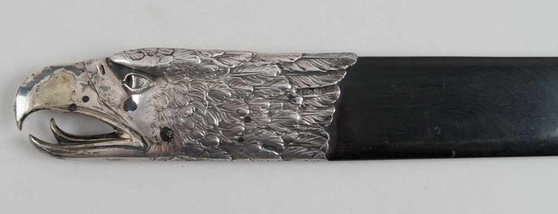Grosser Brieföffner, Holzschaft mit Silbermontierung, Adlerkopf, gepunzt, L 43 cm- - -24.00 % - Bild 4 aus 6