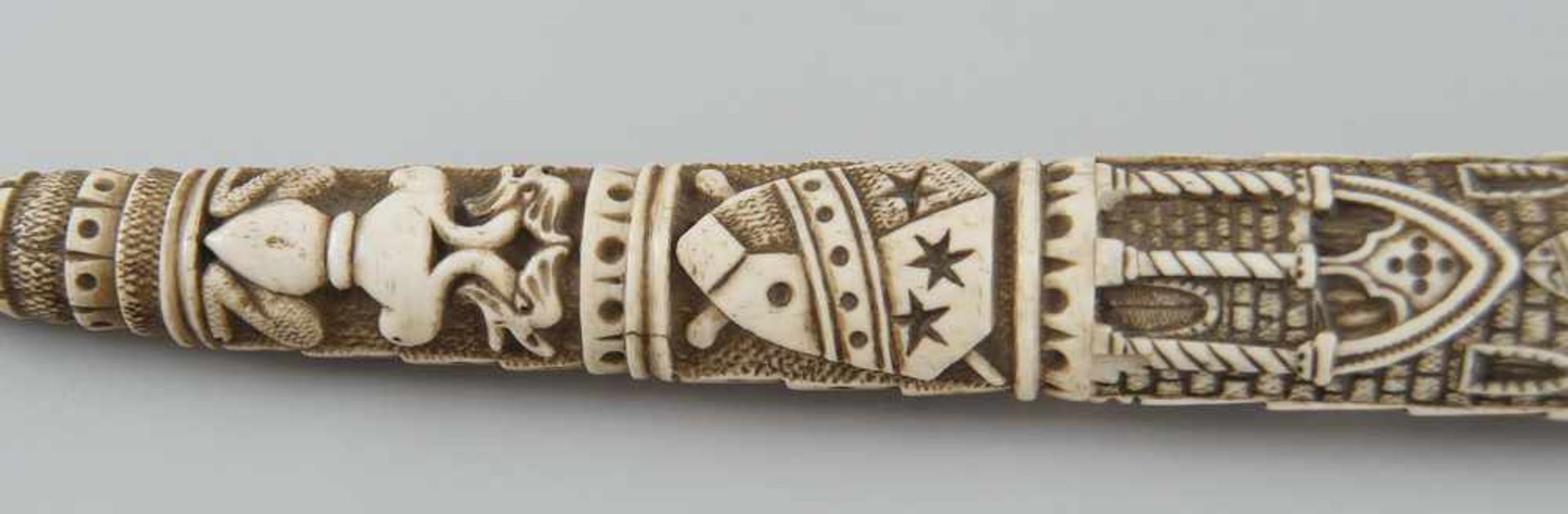 Schwert mit fein geschnitzter Scheide und Griff aus Elfenbein, Klinge aus Eisen, 19. JH,mit Zettel - Bild 11 aus 11