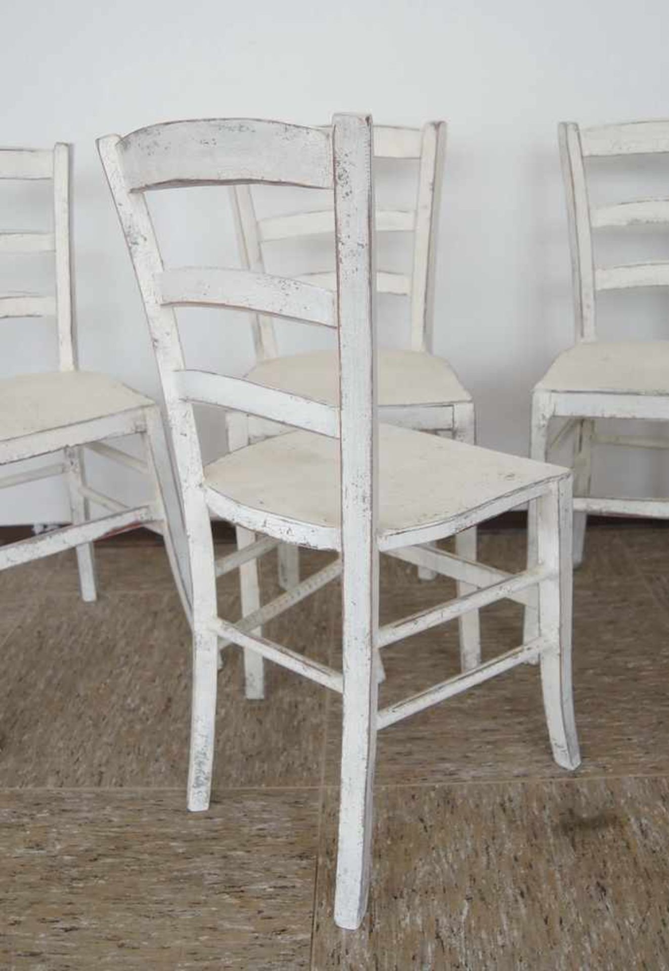 Vier Jugendstil Stühle, Weichholz, weiss gefasst, um 1900, 87x37x35xSH 47 cm- - -24.00 % buyer's - Bild 4 aus 5