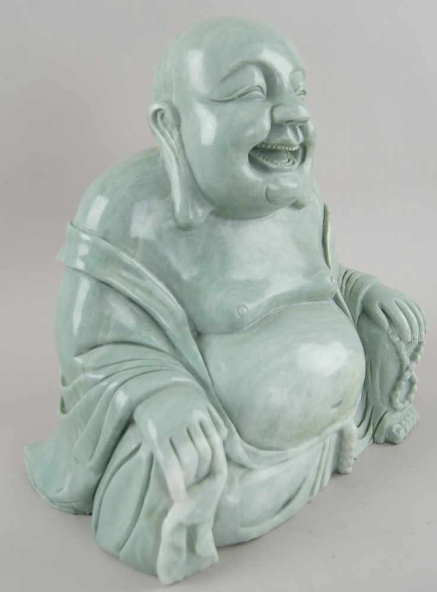 Sitzender Buddha aus Jaspis, H 30 cm- - -24.00 % buyer's premium on the hammer price19.00 % VAT on - Bild 3 aus 5