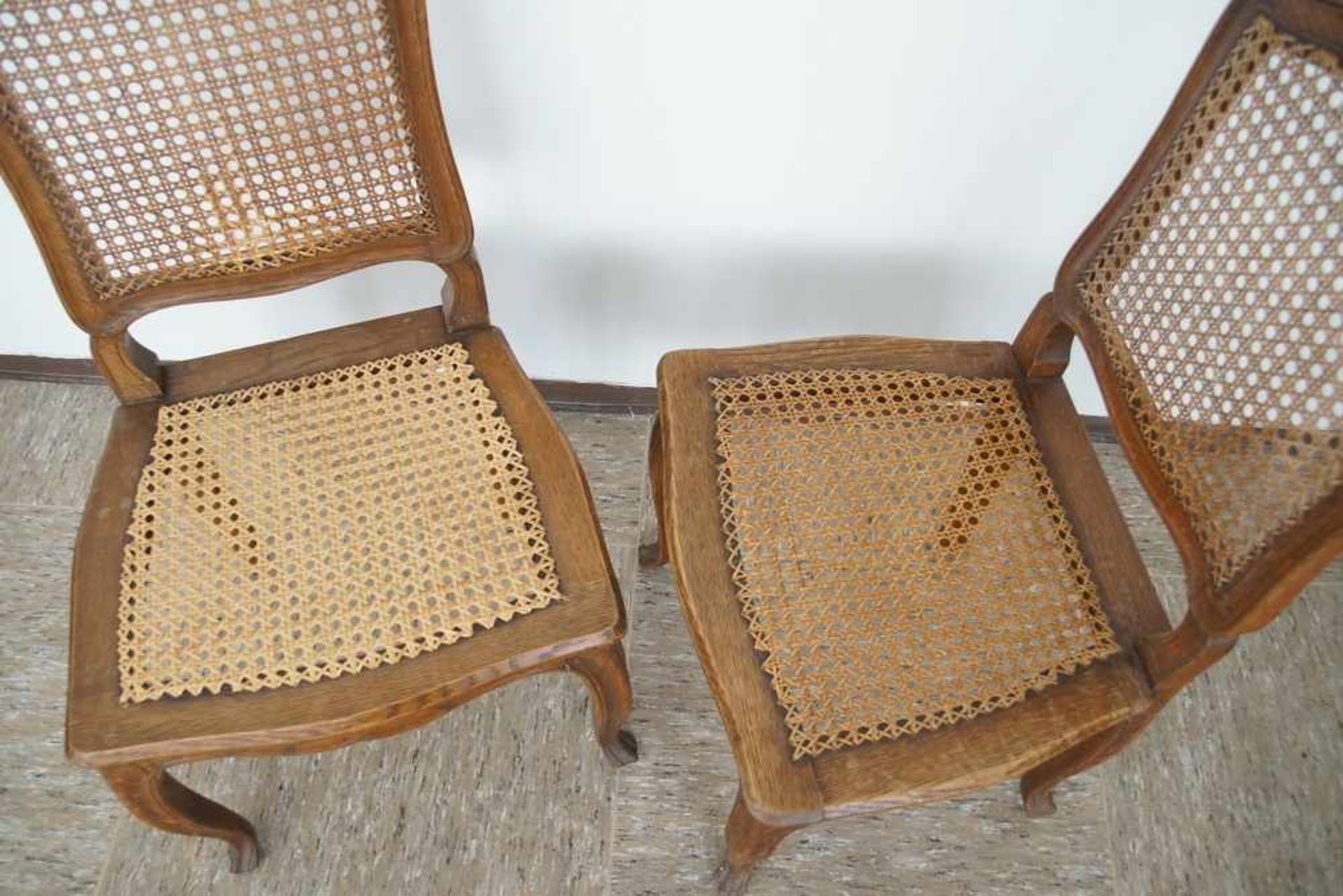 Zwei Spätbarock Stühle mit intaktem Geflecht, 19. JH, rest.-bed., 92x48x42xSH 43 cm- - -24.00 % - Bild 2 aus 5