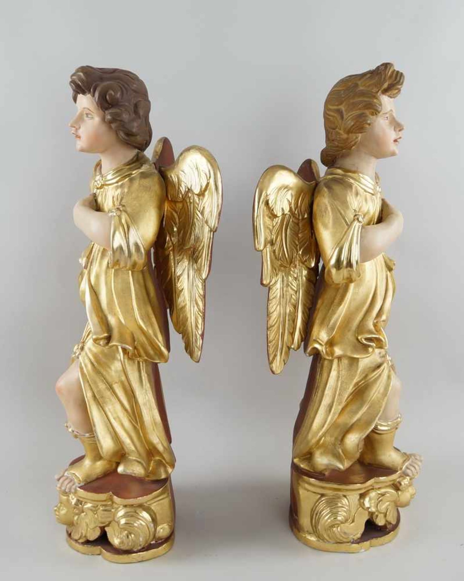 Zwei anmutende Engel mit Flügel, 18./19. JH, Holz geschnitzt und gefasst, vergoldet,rest., H 73 - Bild 5 aus 6