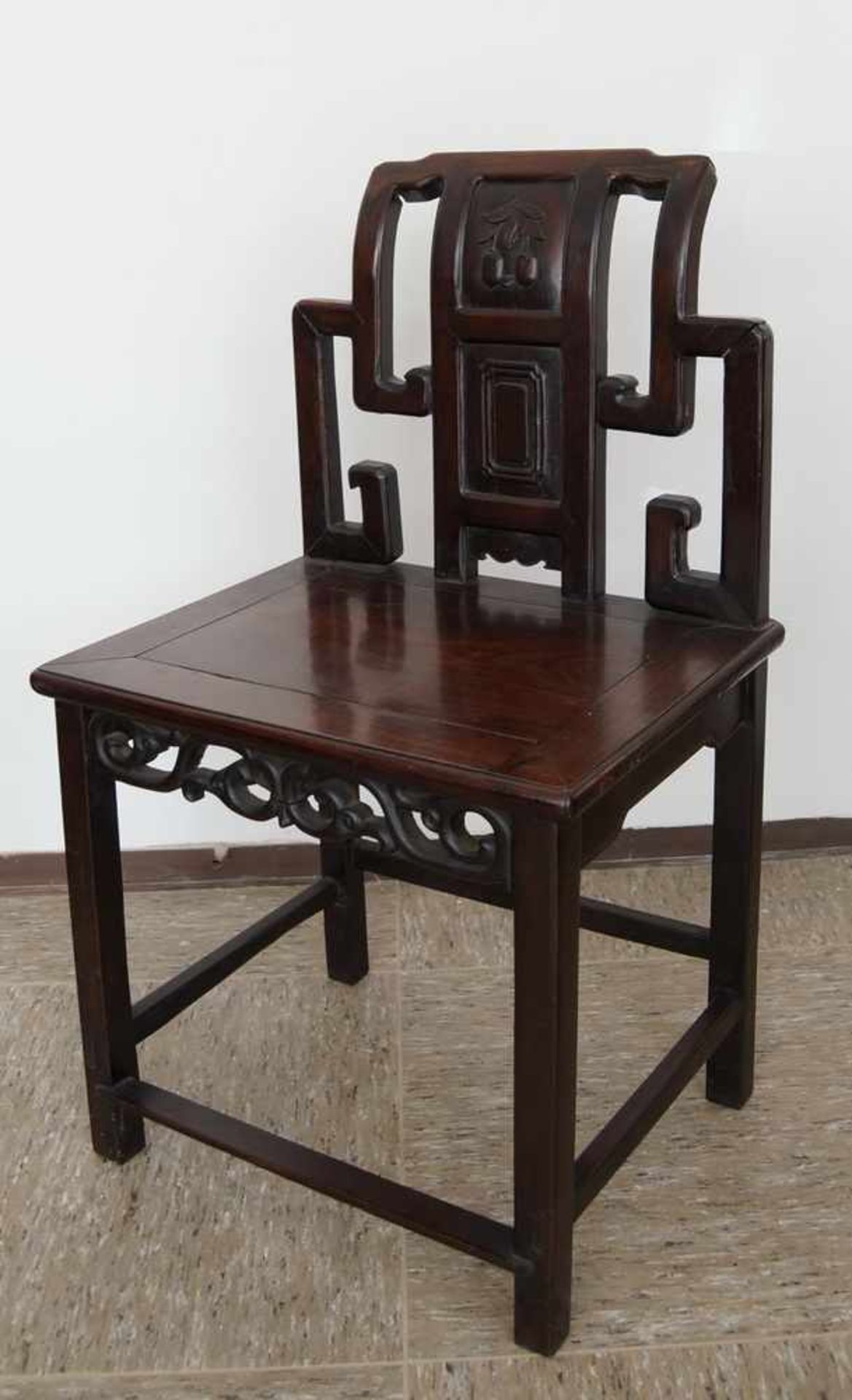 Stuhl China, schweres Holz, besch., 93x52x42SH51cm- - -24.00 % buyer's premium on the hammer - Bild 2 aus 5