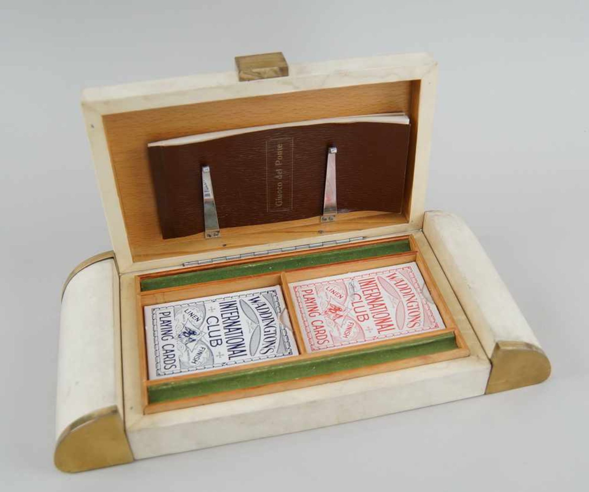 Art Deco Spielschatulle, Messing/Pergament, mit Spielkarten, 5x30x14cm- - -24.00 % buyer's premium