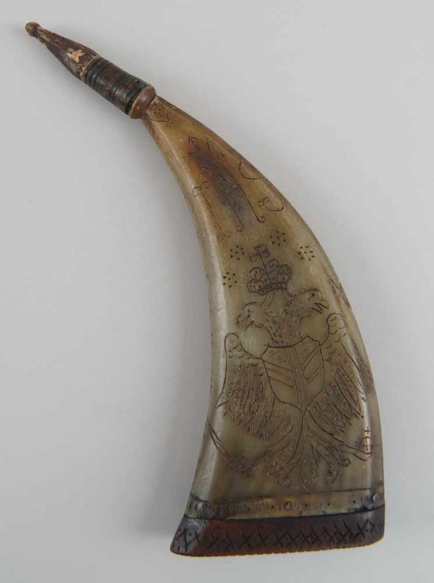Pulverhorn, fein beschnitzt, datiert 1834, L 24cm- - -24.00 % buyer's premium on the hammer - Bild 2 aus 6