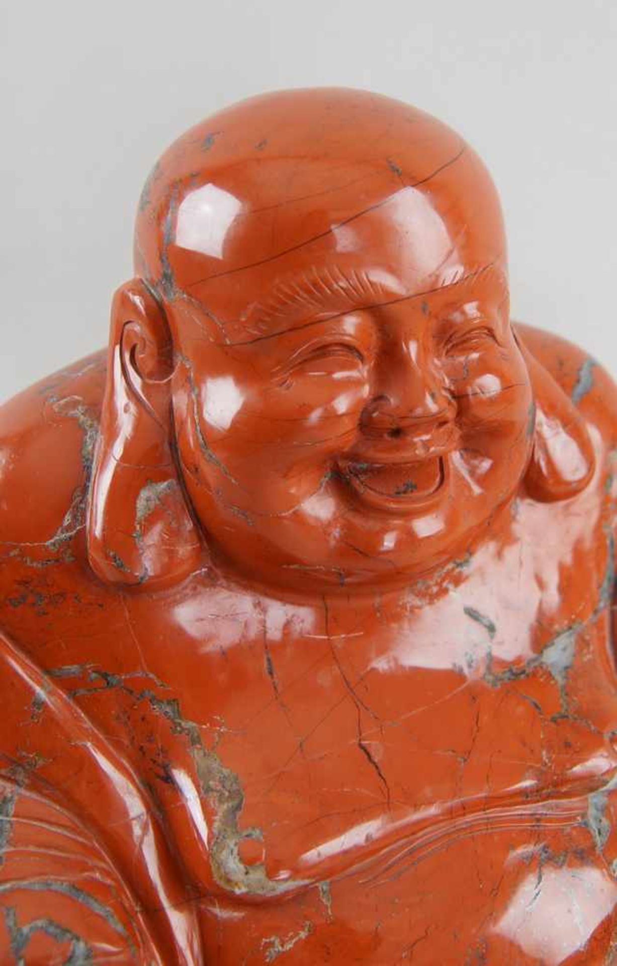 Sitzender Buddha aus Rodonit, H 30 cm- - -24.00 % buyer's premium on the hammer price19.00 % VAT - Bild 5 aus 7