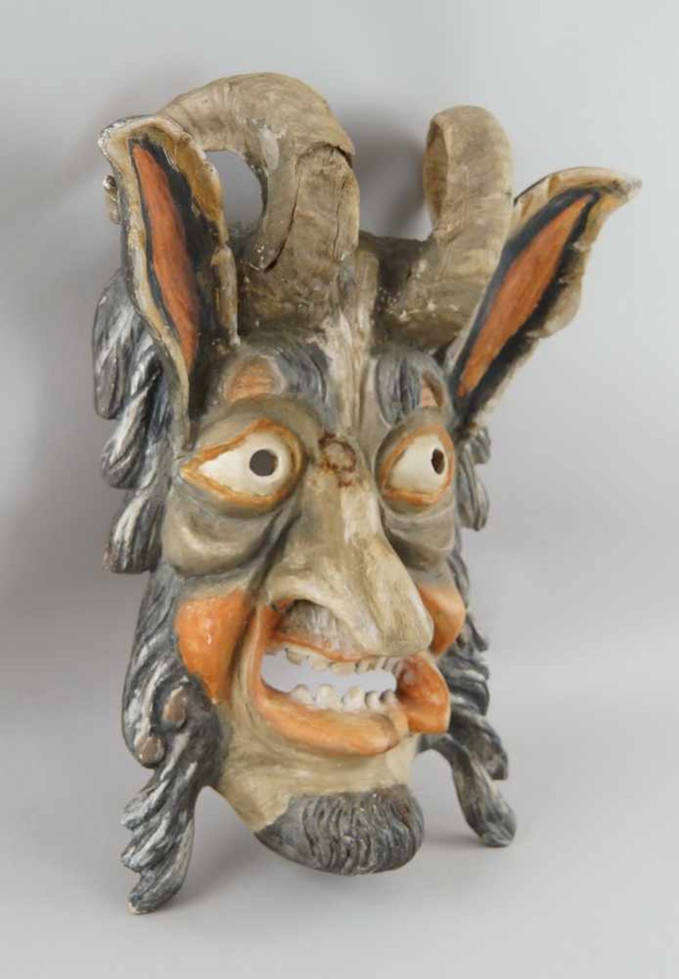 Grimmige Perchtenmaske, Holz geschnitzt und gefasst, mit Tierhörnern, 47x39cm- - -24.00 % buyer's - Bild 3 aus 4