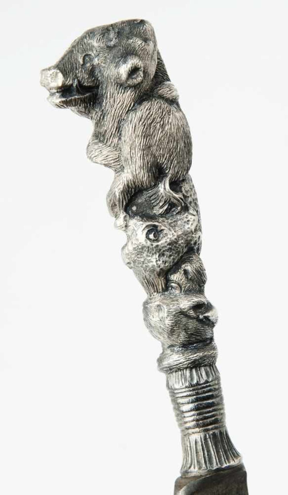 Barockes TafelmesserEinschneidige Klinge mit tauschierter Klingenmarke. Figürlicher Silbergriff - Bild 4 aus 4