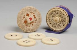 Biedermeier-Nadelkissen und Dose mit SpielsteinenBein. Nadelkissen mit Rosendekor. Dose mit