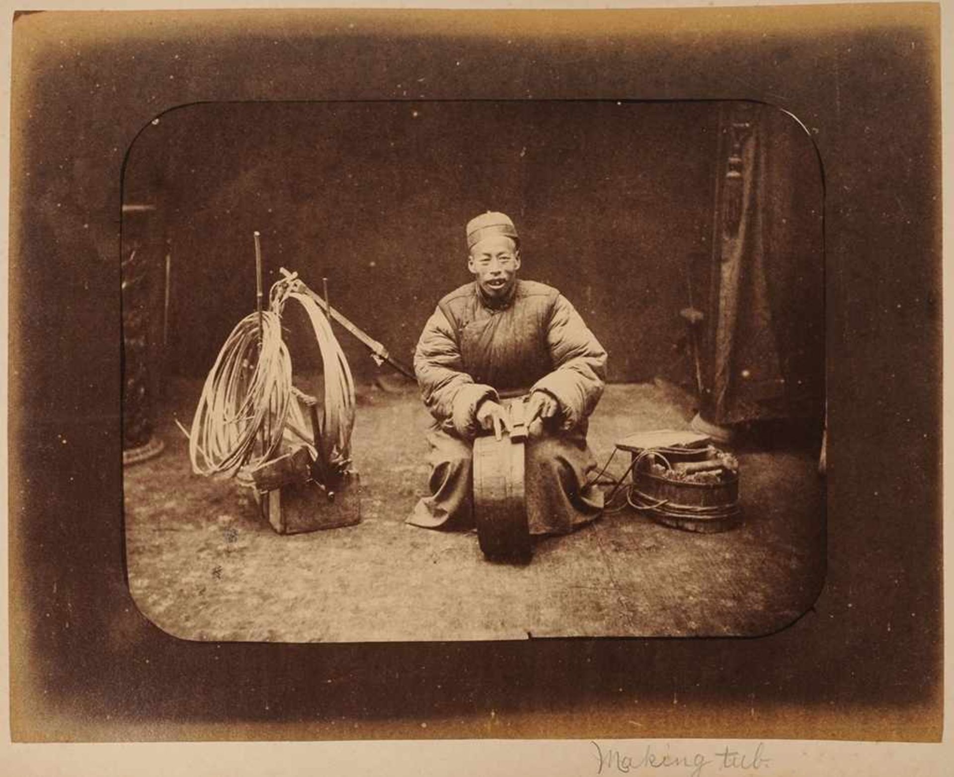 Fotoalbum mit historischen China-AnsichtenCa. 72 sepiafarbene Albuminabzüge. Versch. Darstellungen - Bild 7 aus 8